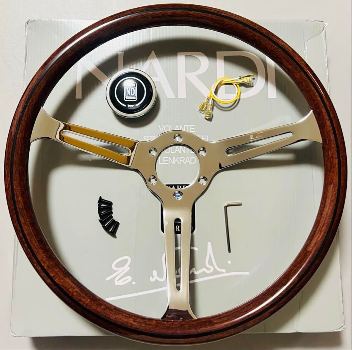 本日限定価格】ナルディ クラシック ウッド ステアリング 15インチ