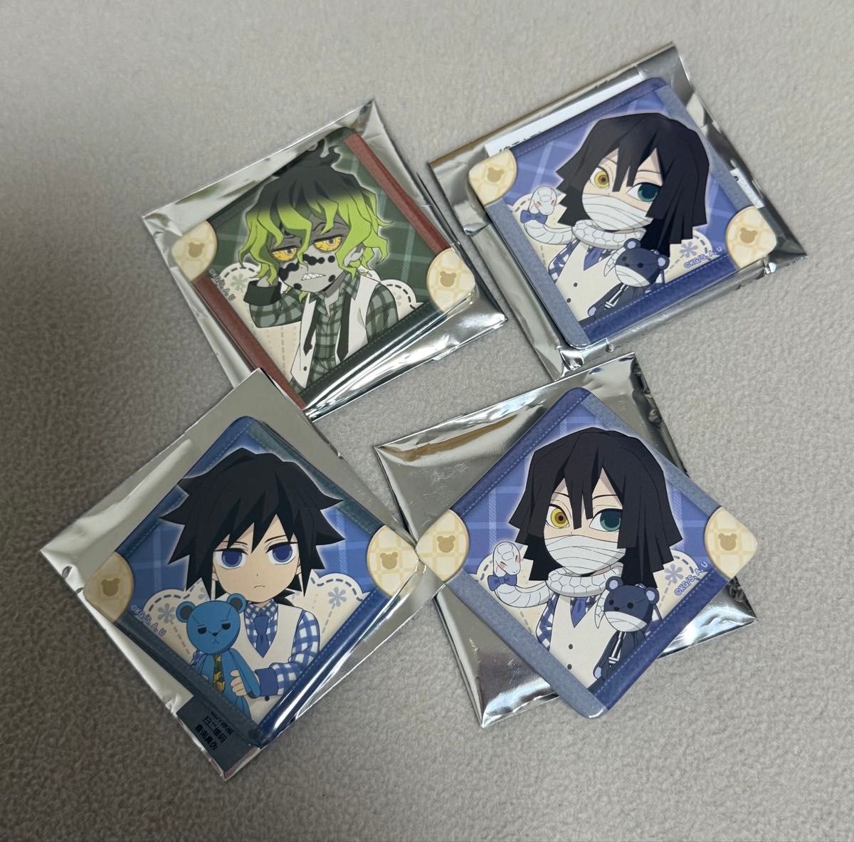 鬼滅の刃 ホワイトデー 缶バッジ 冨岡義勇 伊黒小芭内 4点｜Yahoo