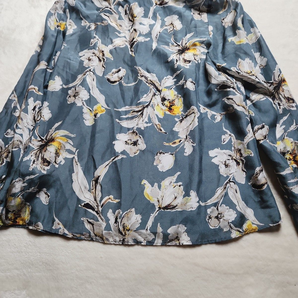 極美品 トゥモローランド シルクプラムフラワープリント ボウタイ