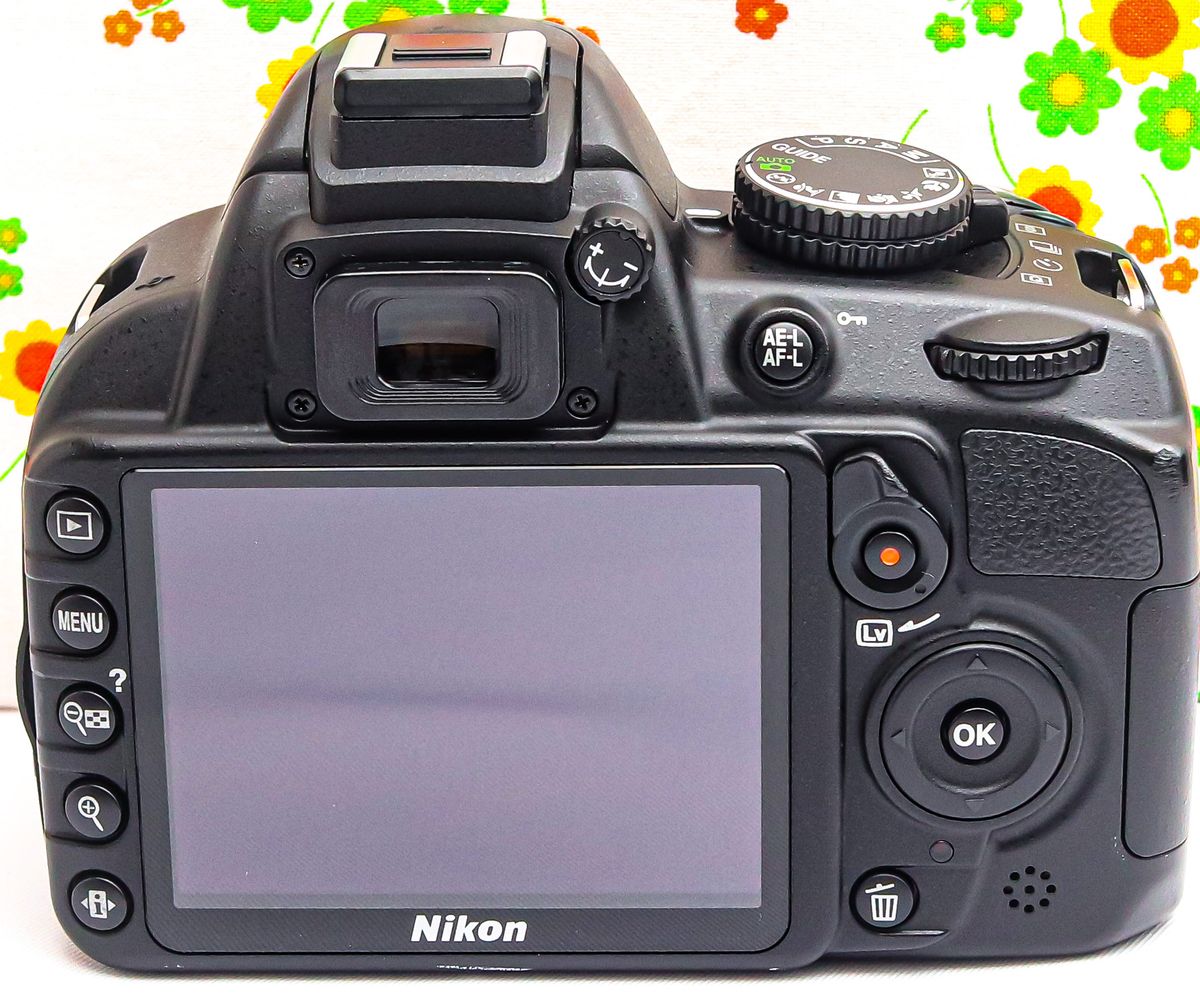 ニコン Nikon D3100 スマホに送れる ダブルレンズ ガイドモード搭載