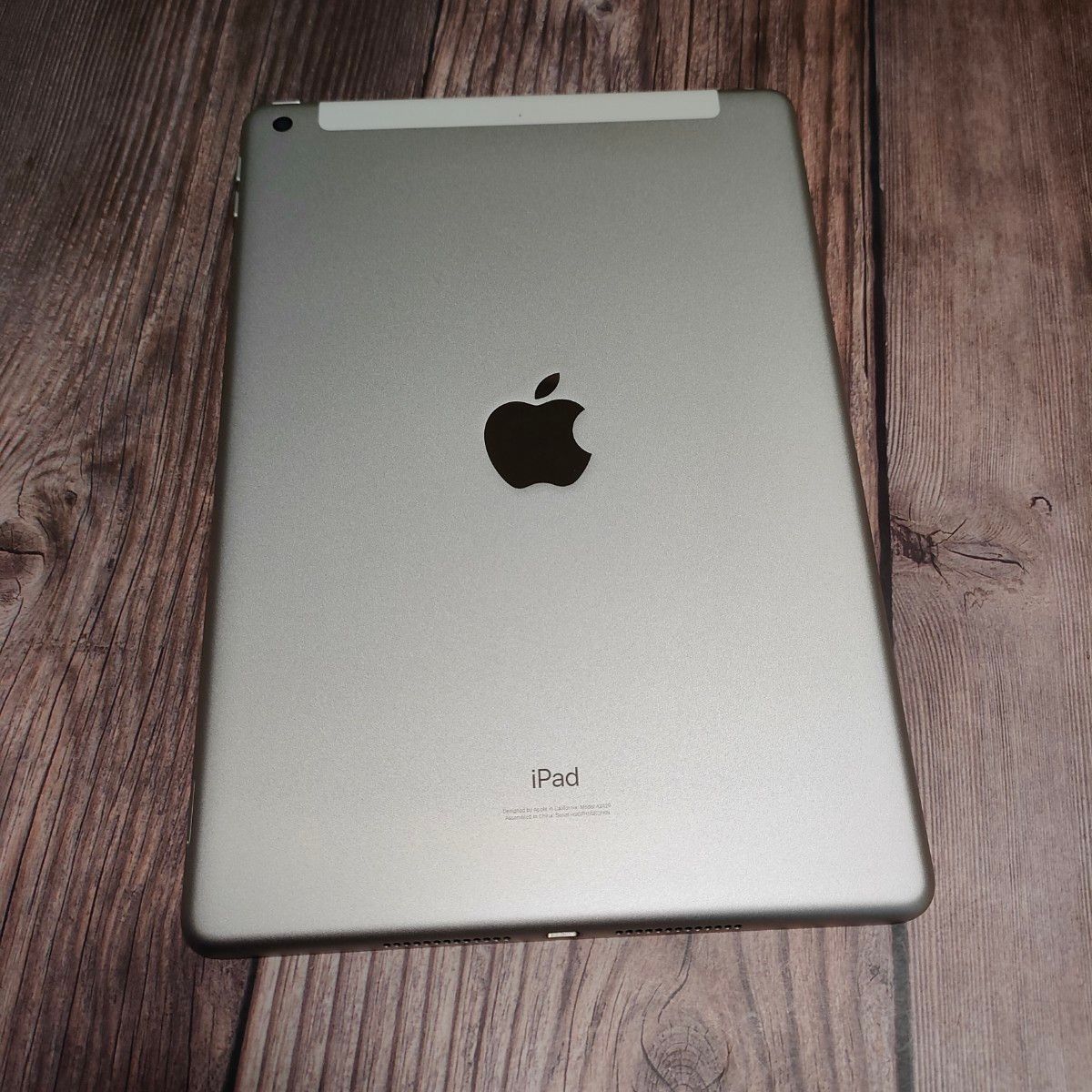 3642 外観美品☆電池良好☆iPad8 第8世代 32GB SIMフリー☆ Amazon.co