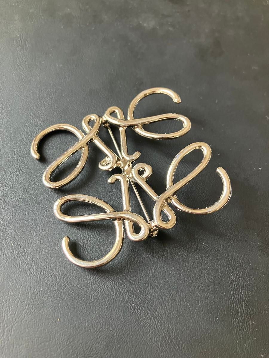 ロエベ アナグラム ブローチ シルバー ノベルティ｜Yahoo!フリマ（旧