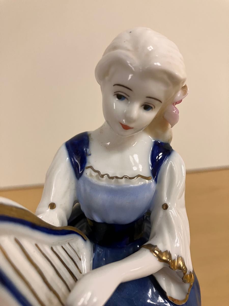 陶器人形 置物 2体セット 貴婦人 楽器演奏 オルゴールと優雅に立つ女性