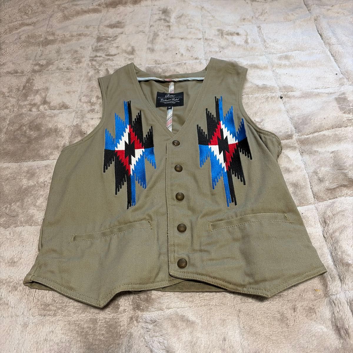 ベスト ネイティブ柄 オルテガ柄 Mサイズ ベージュ｜Yahoo!フリマ（旧
