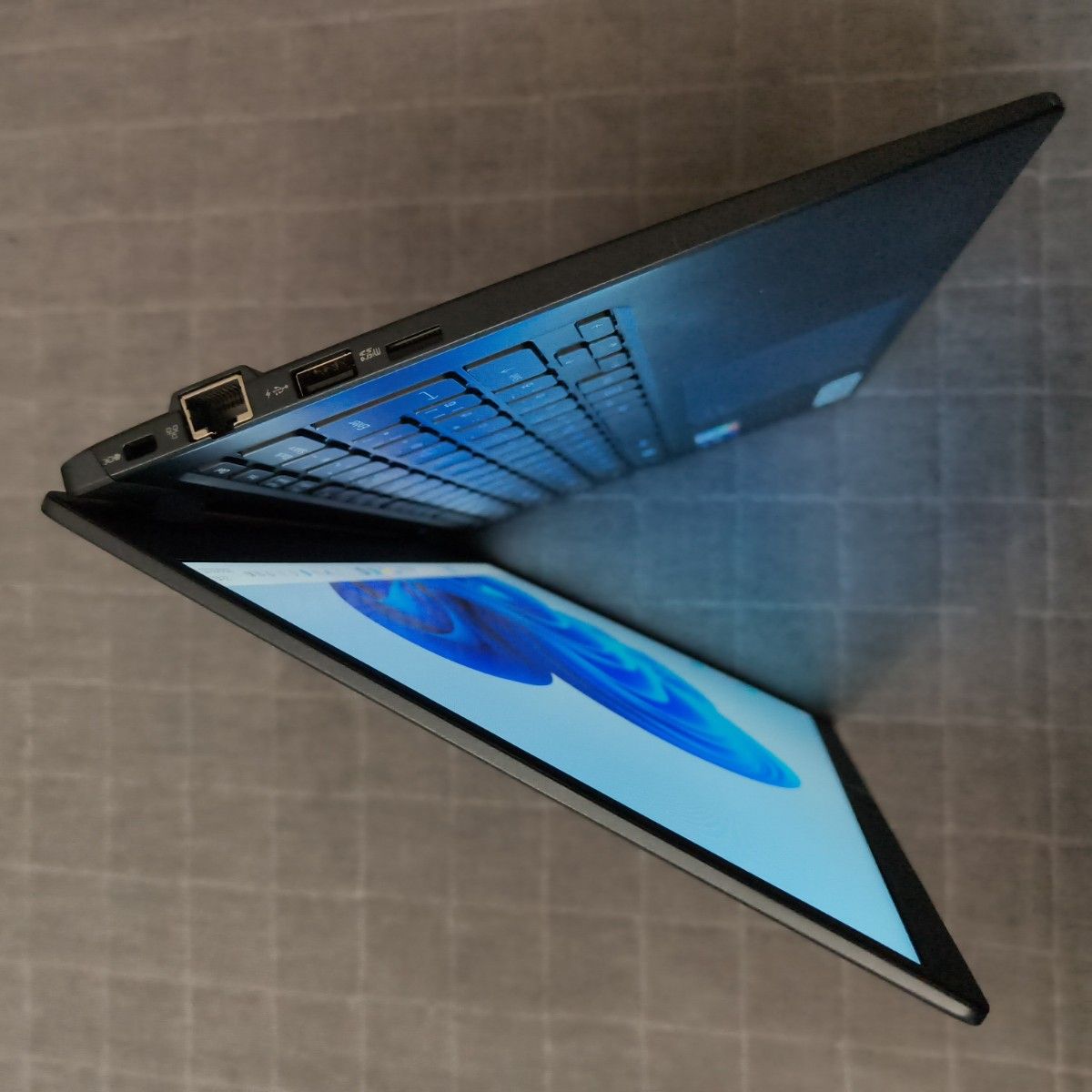 美品 Dynabook 超軽量 驚速 12世代i5 16GB 大容量2TB G83/KW｜Yahoo