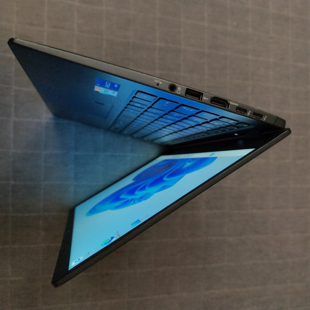 美品 Dynabook 超軽量 爆速 13世代i5 16GB 512GB 16 G83/LW Office