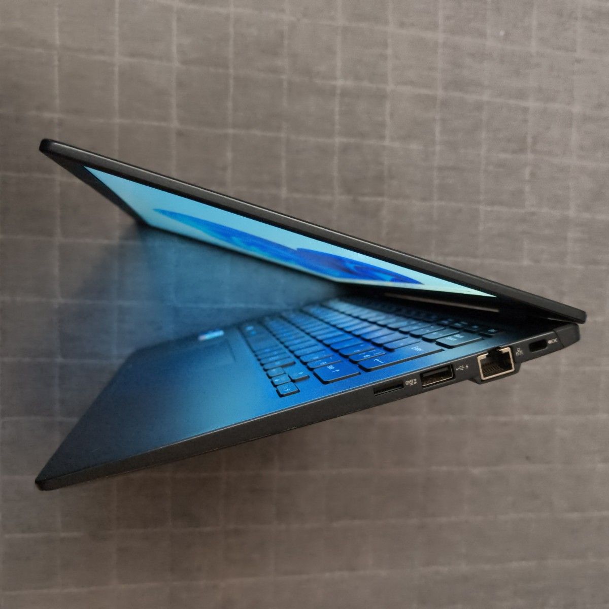 美品 Dynabook 超軽量 爆速 13世代i5 16GB 512GB 16 G83/LW Office