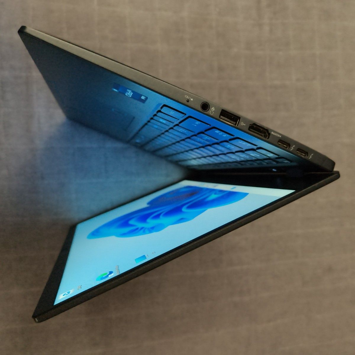 美品 Dynabook 超軽量 爆速 13世代i5 16GB 512GB 55 G83/LY Office2024