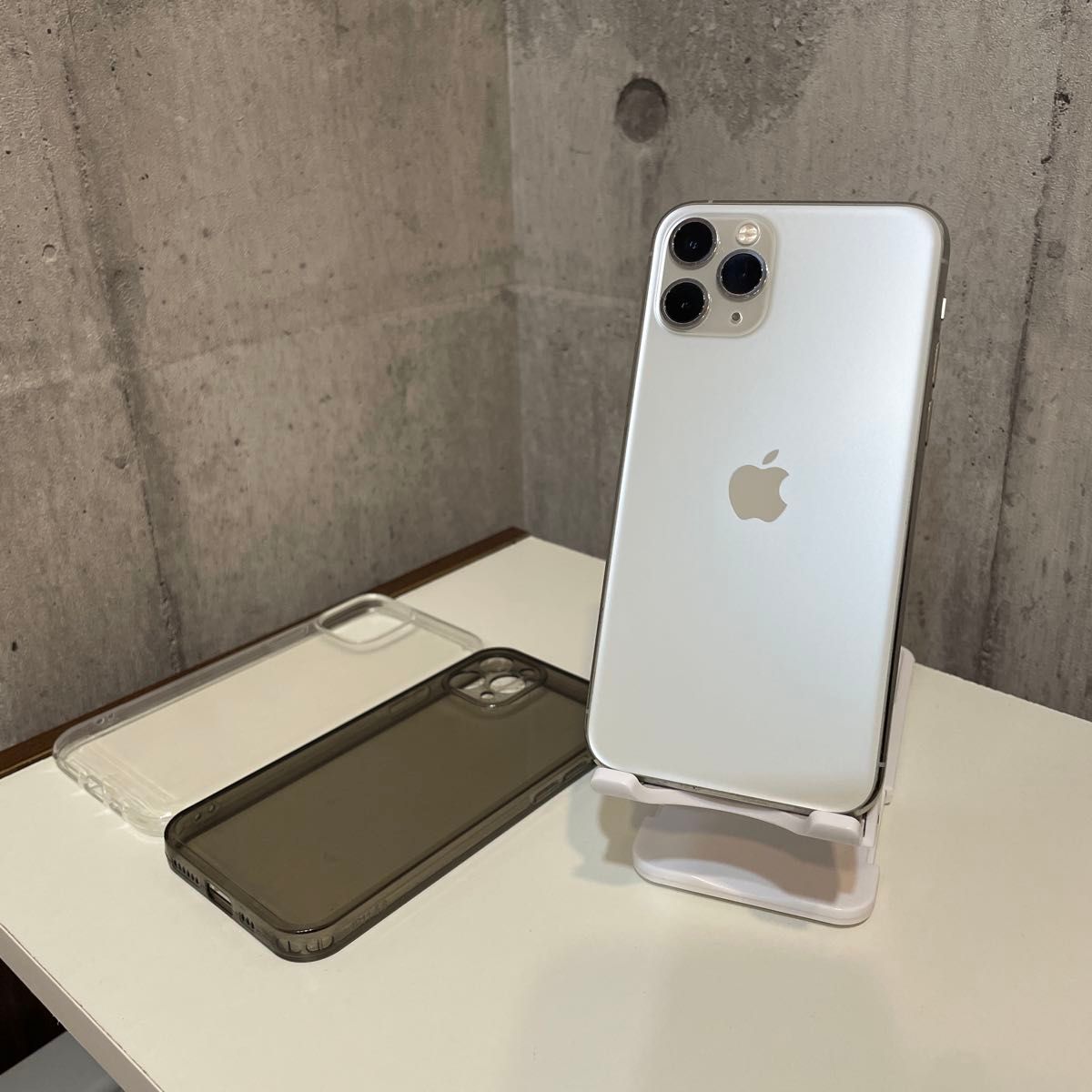 バッテリー83% Apple iPhone11Pro 256GB シルバー SIMフリー