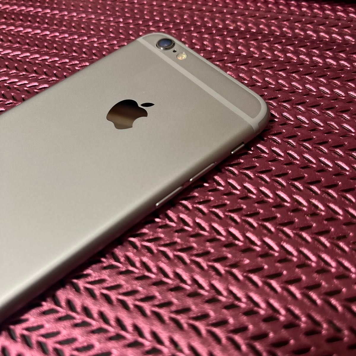 美品 Apple iPhone6s MN0X2J/A 32GB SIMフリー A1688 シルバー 初期化