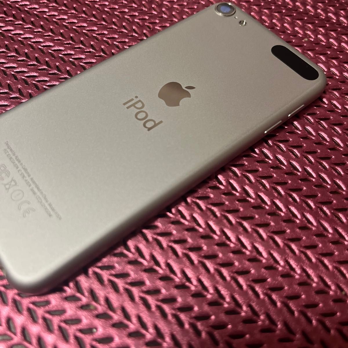 美品 ①Apple 第6世代 iPod touch 32GB MKHX2J/A A1574 シルバー 初期