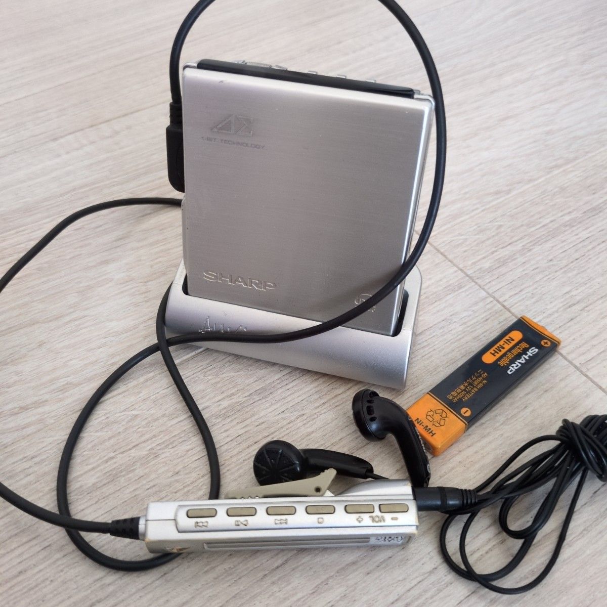 SHARP MD-DS70-S ポータブルMDプレーヤー シルバー ジャンク｜Yahoo