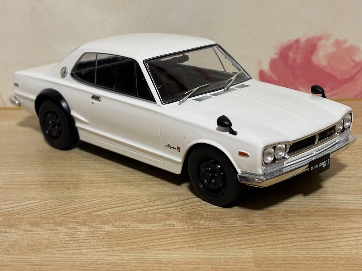 送料無料 1/18 日産 スカイライン GT-R KPGC10 ホワイト ミニカー