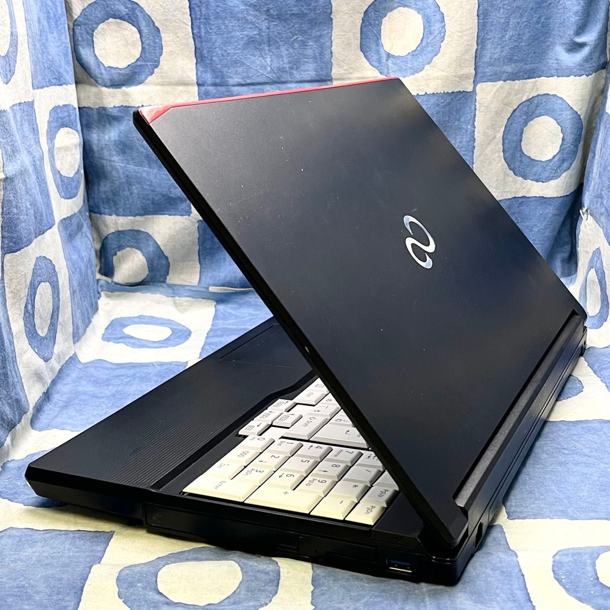 特価 第8世代 SSDでサクサク快適 大人な黒ノートパソコン Windows11