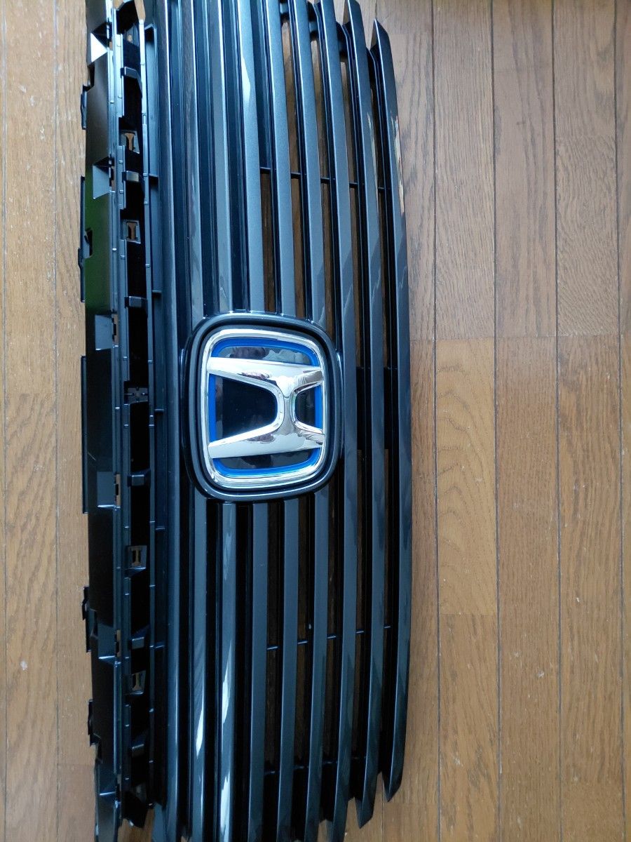 ホンダ新型ヴェゼル e HEV 純正フロントグリル 人気色ブラックパール