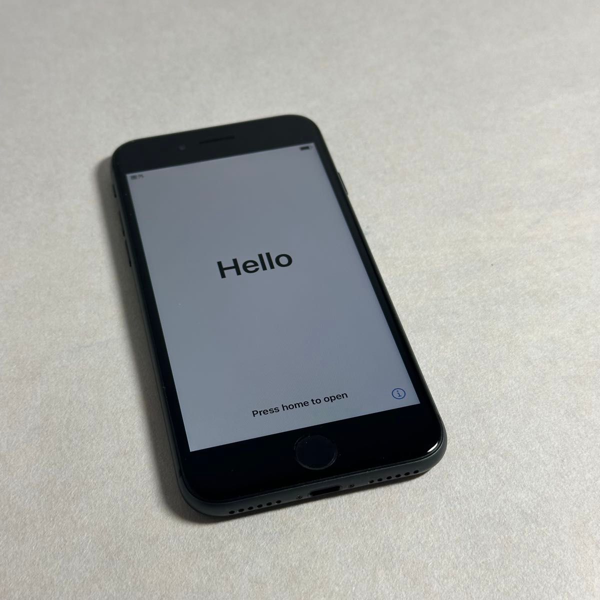 稼動品 iPhone 8 64GB SIMロックあり バッテリー容量96% 初期化済み