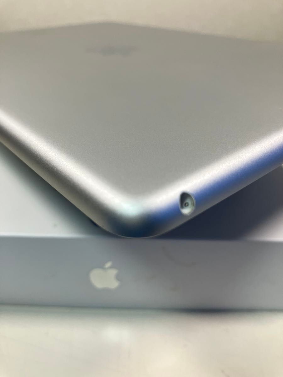 iPad 第8世代 32GB シルバー Wi-Fiモデル カバーガラス付｜Yahoo
