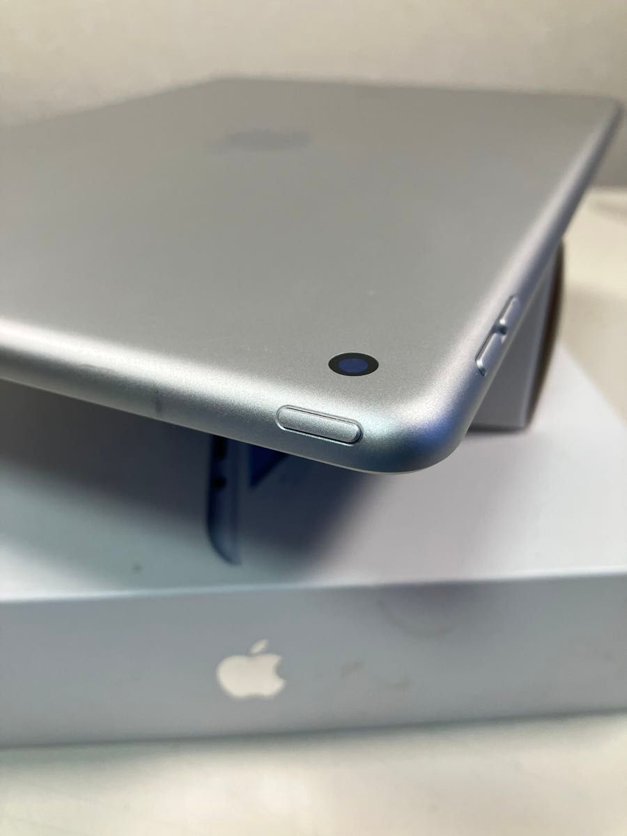 iPad 第8世代 32GB シルバー Wi-Fiモデル カバーガラス付｜Yahoo