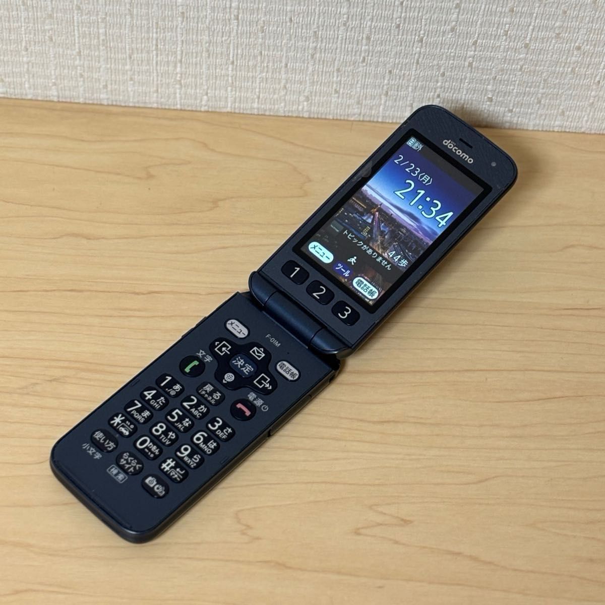 中古美品 docomo ドコモ らくらくホン F-01M ネイビー｜Yahoo!フリマ