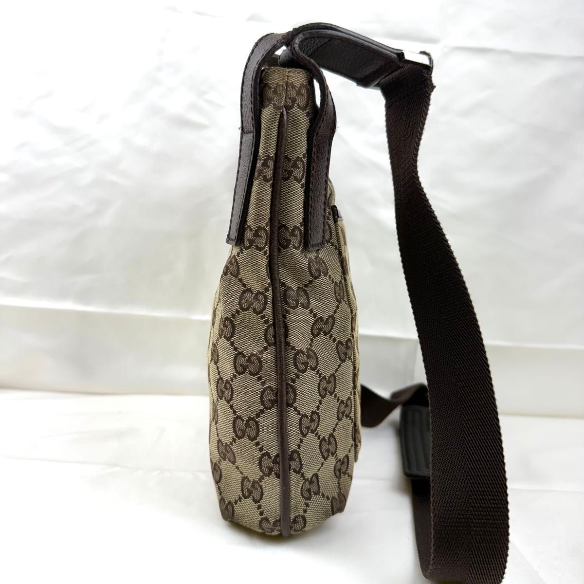 GUCCI グッチ GG柄 ショルダーバッグ クロスボディ 斜め掛け