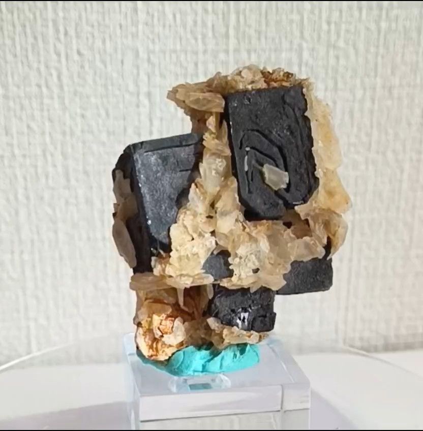 鉱物標本 蛋白石 蛍光オパール北海道産 25グラム（A24)｜Yahoo!フリマ