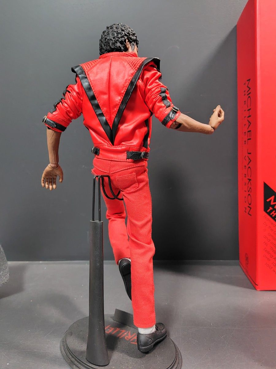 マイケル ジャクソン スリラー版 ホットトイズ 1/6スケールフィギュア