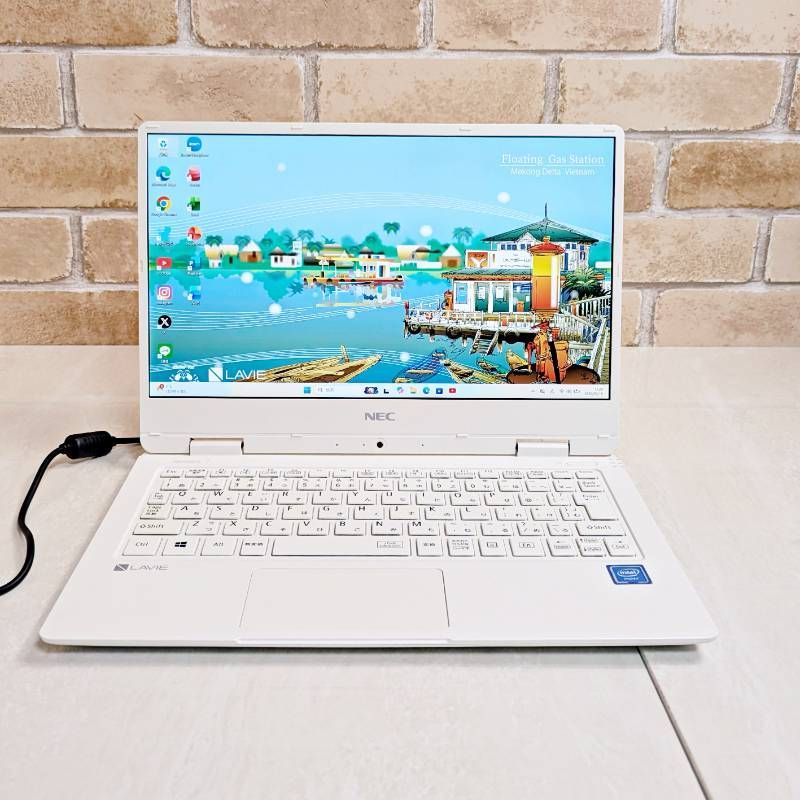 美品 軽量 オフィス付き SSD爆速/フルHD/コンパクト 初心者OK