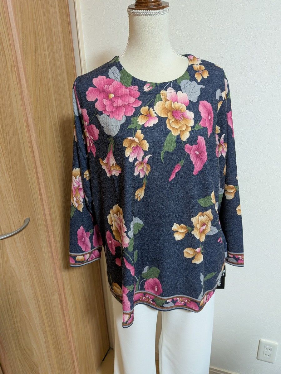 新品未使用レオナール風ネイビー色花柄チュニックゆったりサイズ大きな