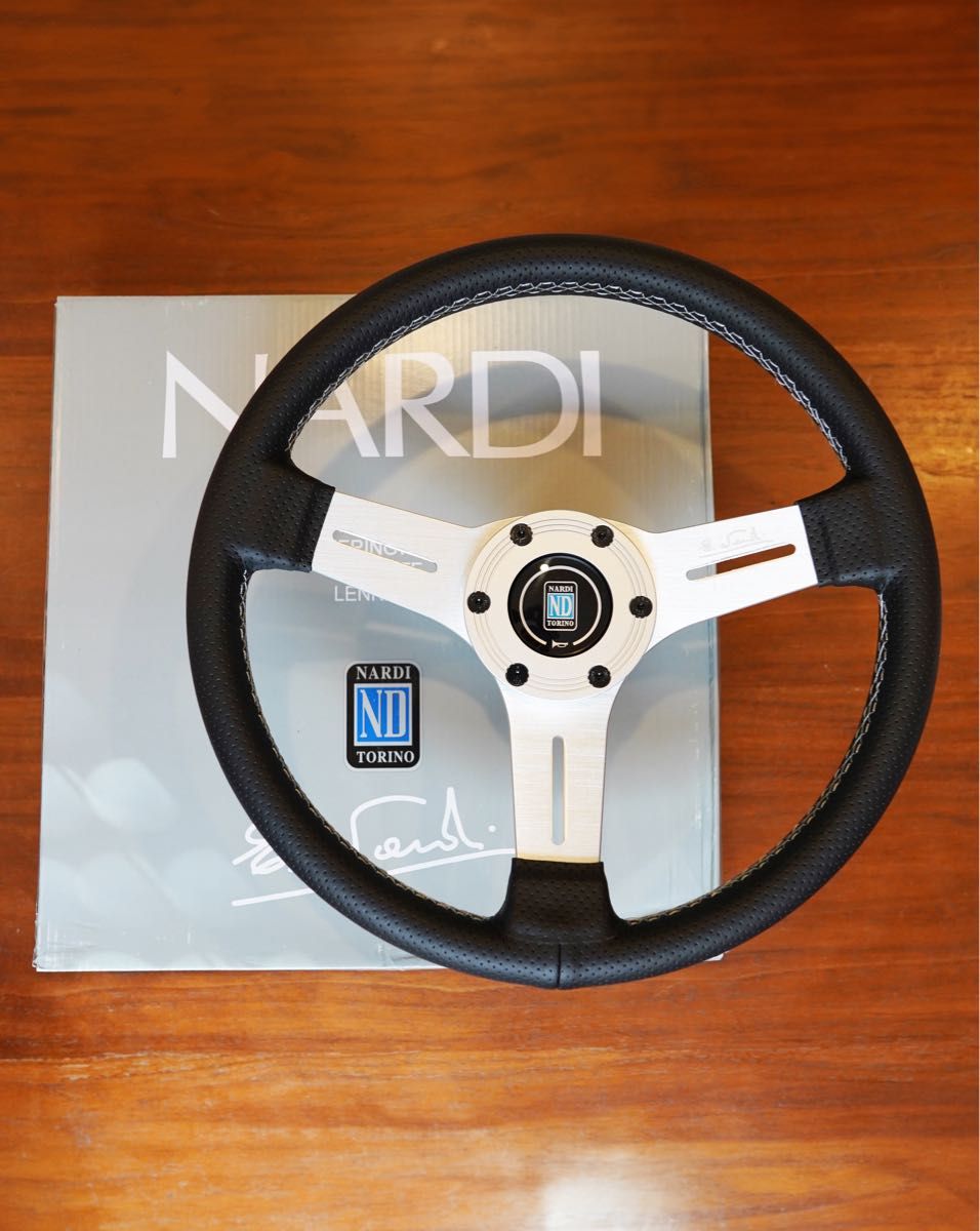 数量限定】 ナルディ（NARDI） クラシック レザーステアリング 13