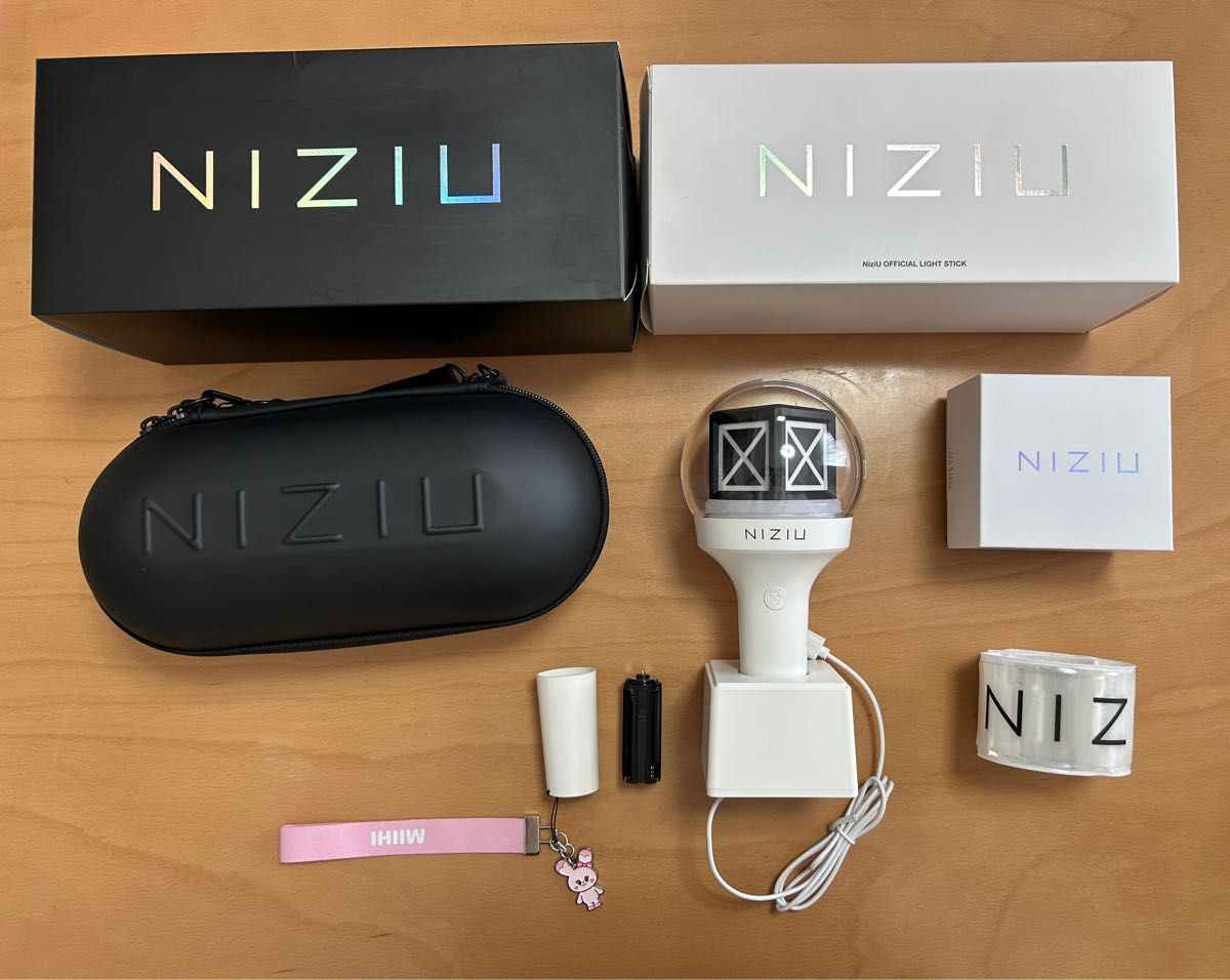 NiziU OFFICIAL LIGHT STICK ペンライト ケース ストラップ セット