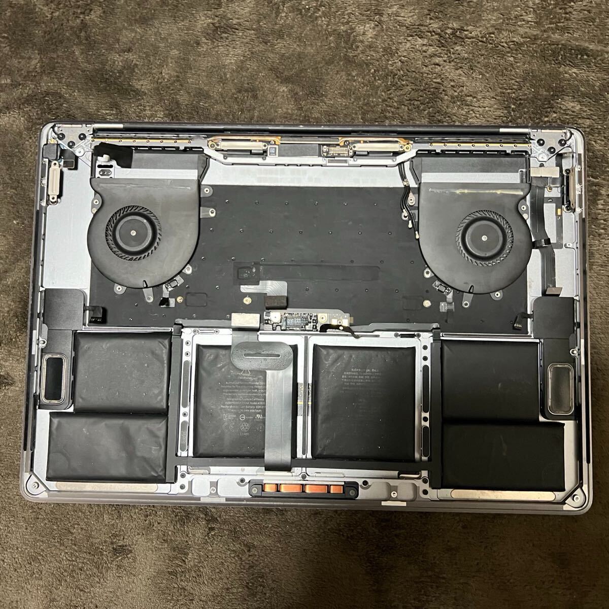 Apple A1707 MacBook Pro 2017 15インチ ロジックボード以外 部品