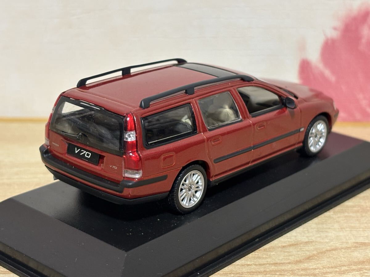 送料無料 1/43 ミニチャンプス ボルボ V70 レッド ミニカー MINICHAMPS