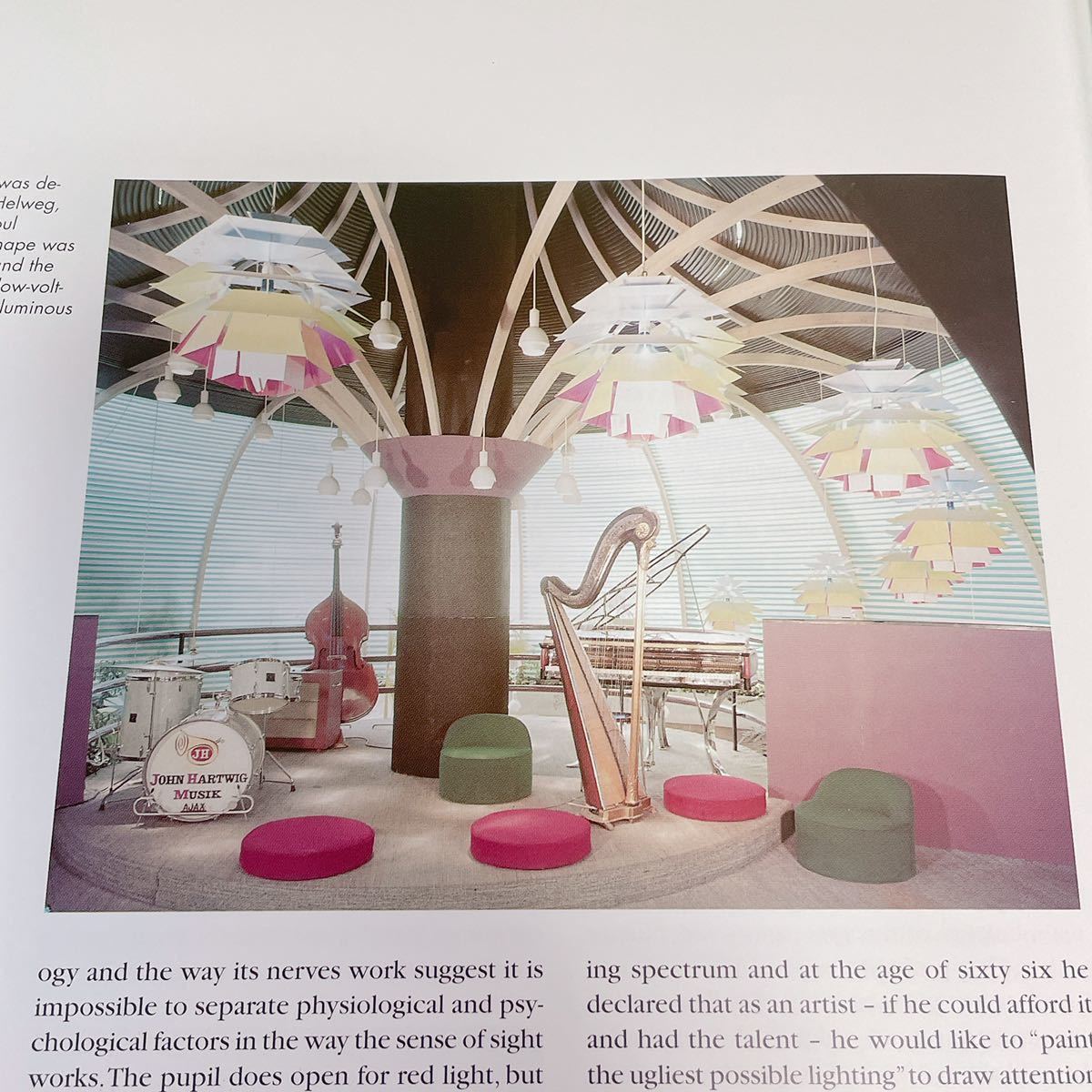 Yahoo!オークション - 美品 洋書 「Light Years Ahead 」ポール・ヘニ