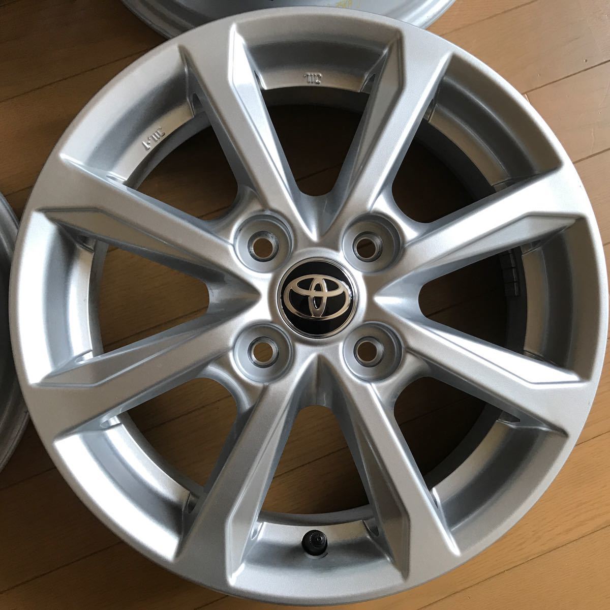 TOYOTA】 ピクシスエポック 純正アルミホイール 新車外し 14インチ 4本