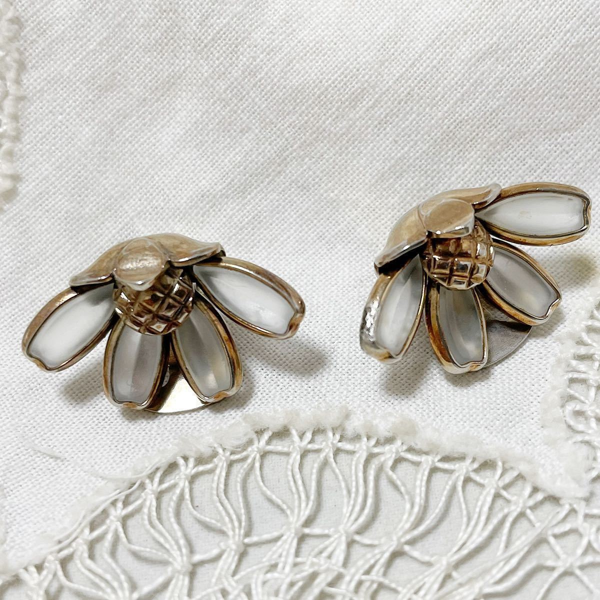 レア ヴィンテージ【クラウンTRIFARI】フロストガラスのフラワー