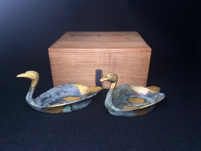 秦蔵六造り 塗金銅花生と塗金銅瑞鳥置物のセット 秦蔵六造り 塗金銅