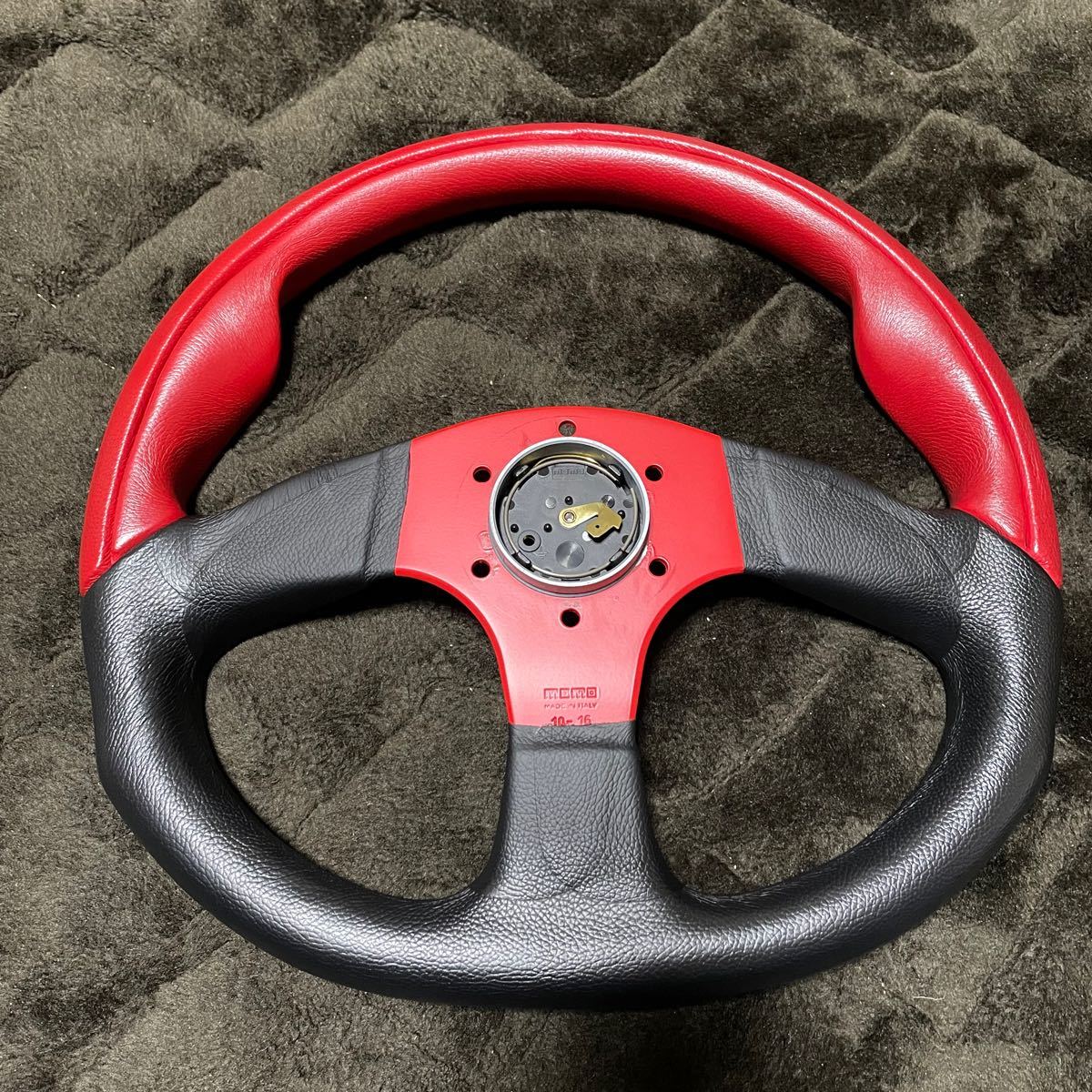 MOMO Commandステアリング 赤黒 MOMO Commandステアリング 赤黒 | MOMO