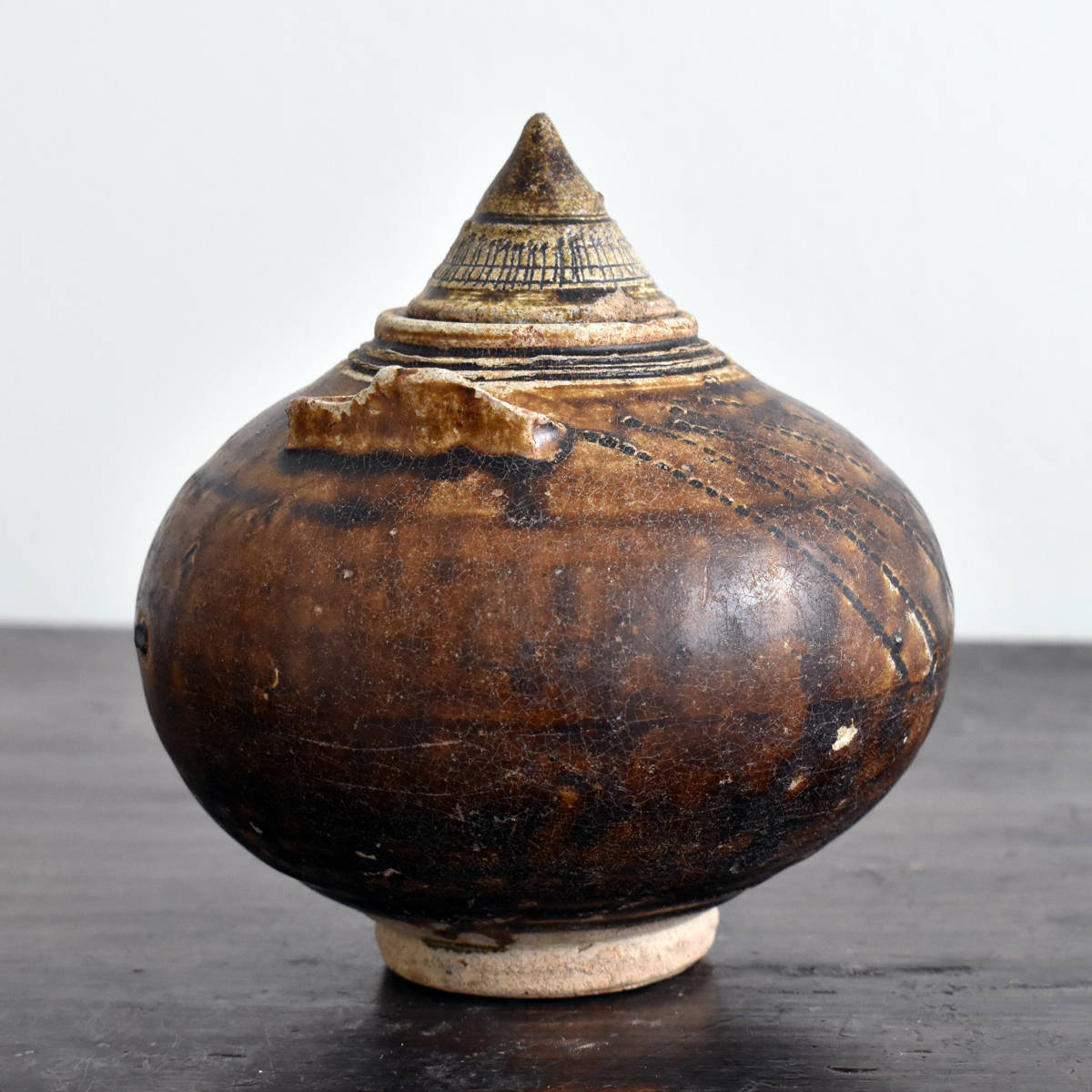 12～13世紀 東南アジア カンボジア クメール王朝 黒褐釉鳥形石灰壺