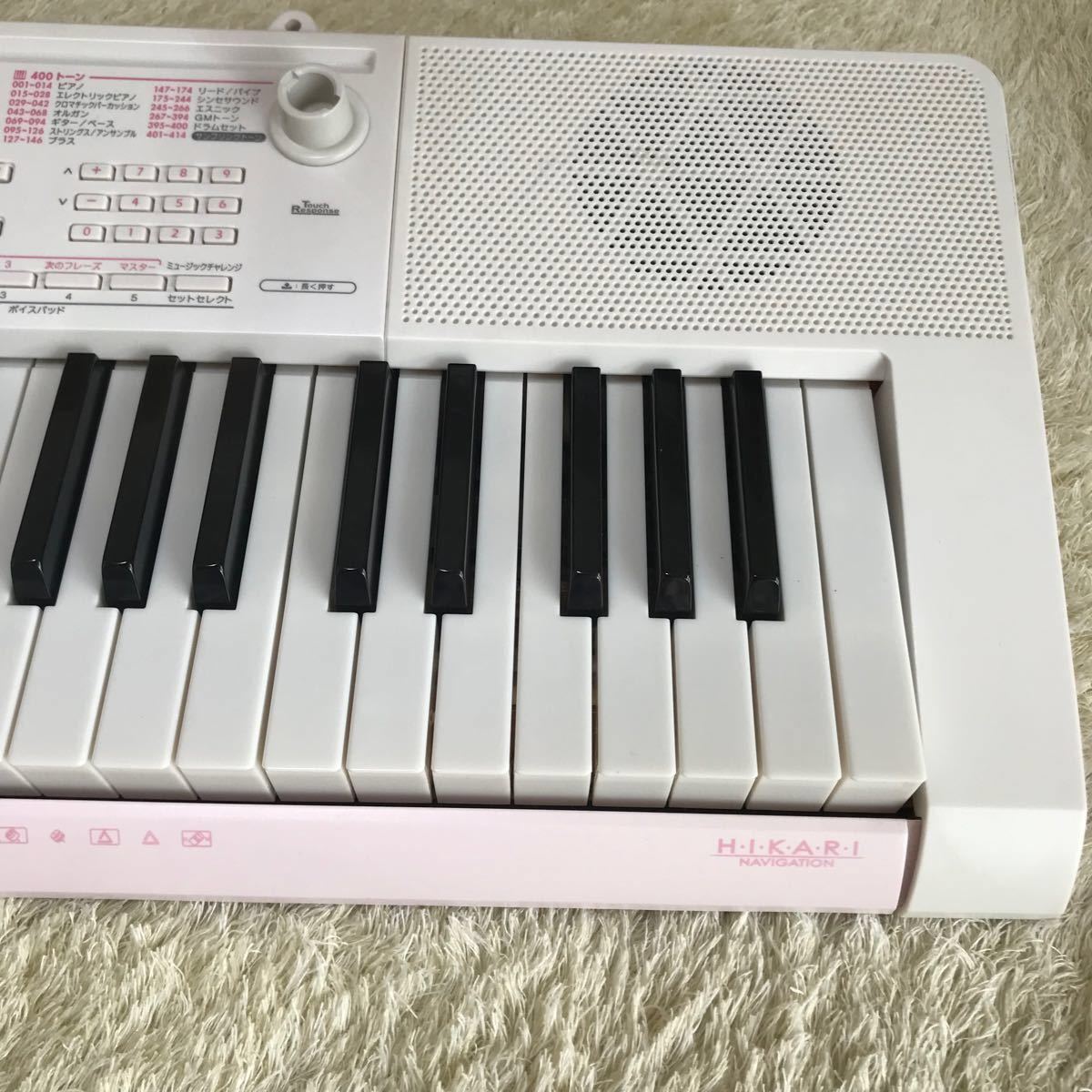 CASIO LK-111電子キーボード 光ナビゲーション付き 譜面台マイク付き