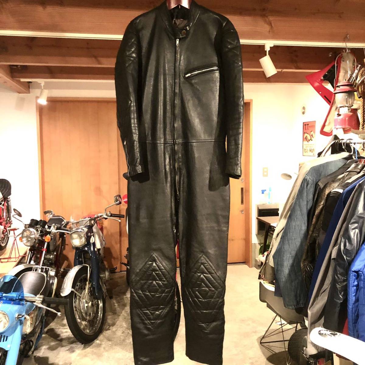 Yahoo!オークション - 革ツナギ 黒 ワンピース レーシングスーツ 検索