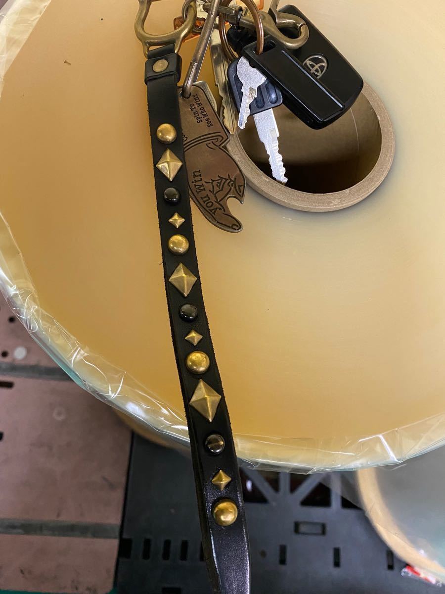 オモシーチャンネル 山田レンさん愛用風 スタッズキーホルダー 新