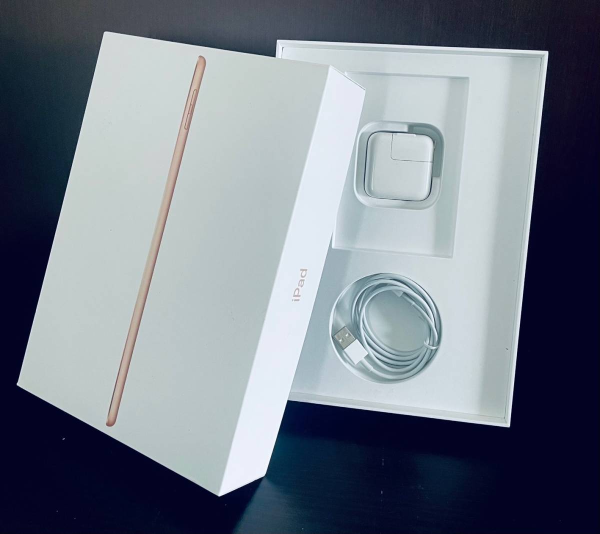 箱 と 付属品 のみ iPad 6 iPad 第6世代 箱 〈 充電器 ACアダプター