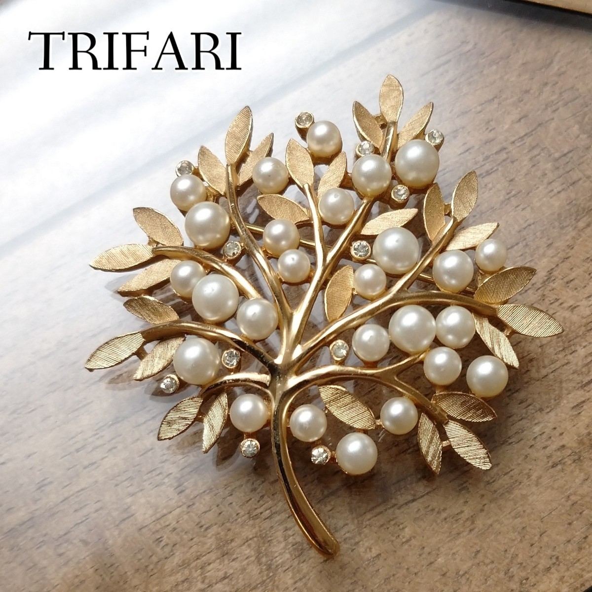 TRIFARI トリファリ ブローチ ヴィンテージ ゴールド パール