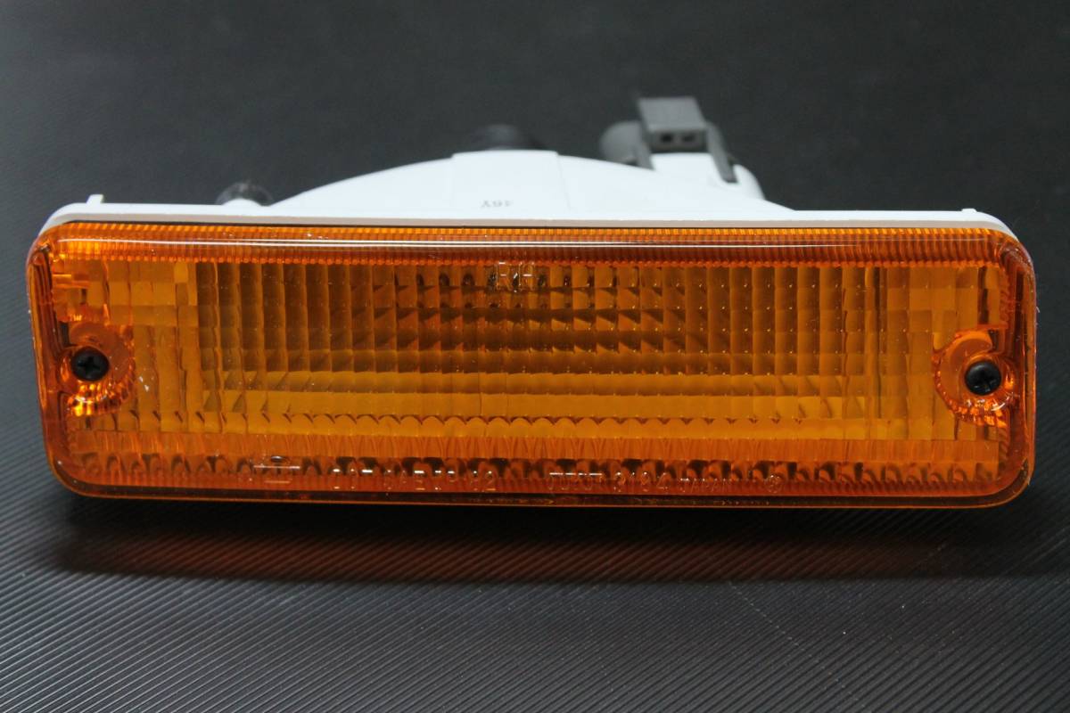 NSSAN 300ZX(Z31北米車) 87~純正フロントマーカーレンズ左右