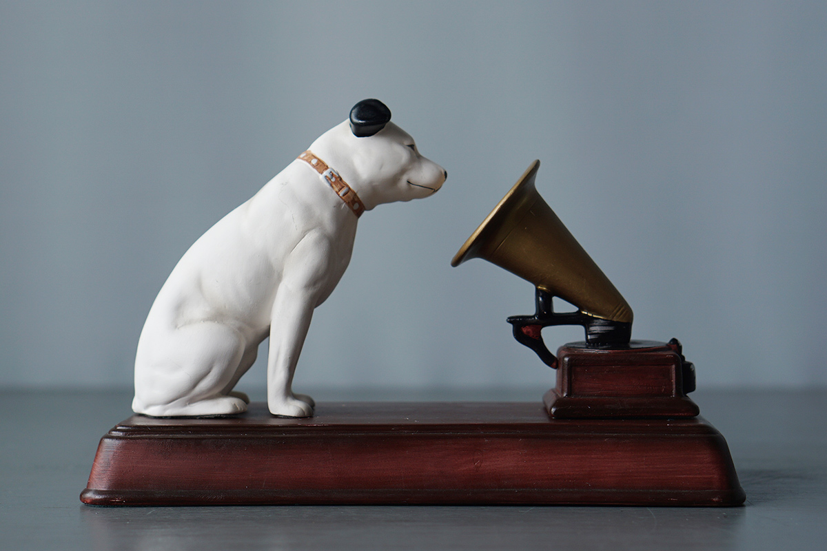 ビクターの犬の置物 ニッパー 君 蓄音機 主人 His Master's Voice 犬と