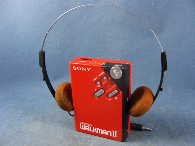 Yahoo!オークション - 赤い 2代目 カセットウォークマン SONY WALKMAN