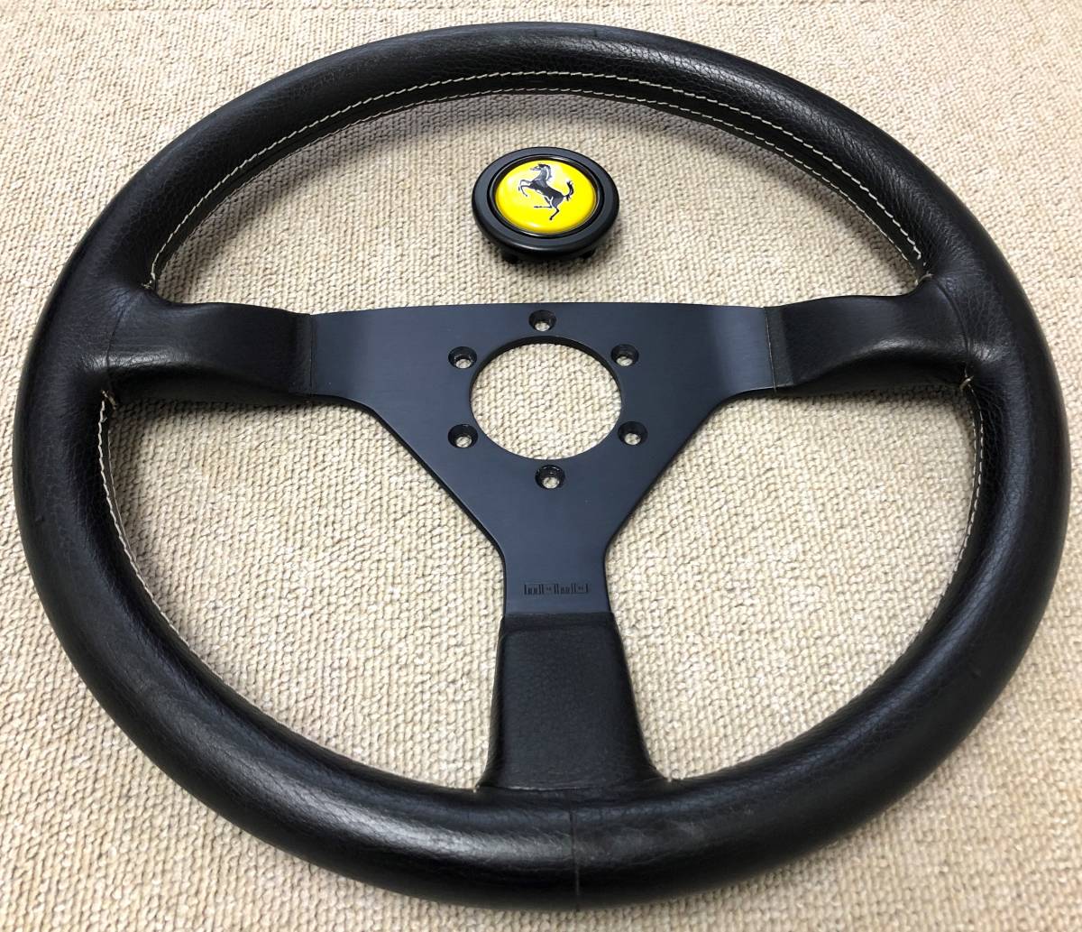 MOMO 3スポーク ステアリング フェラーリ308 MOMO 3スポーク