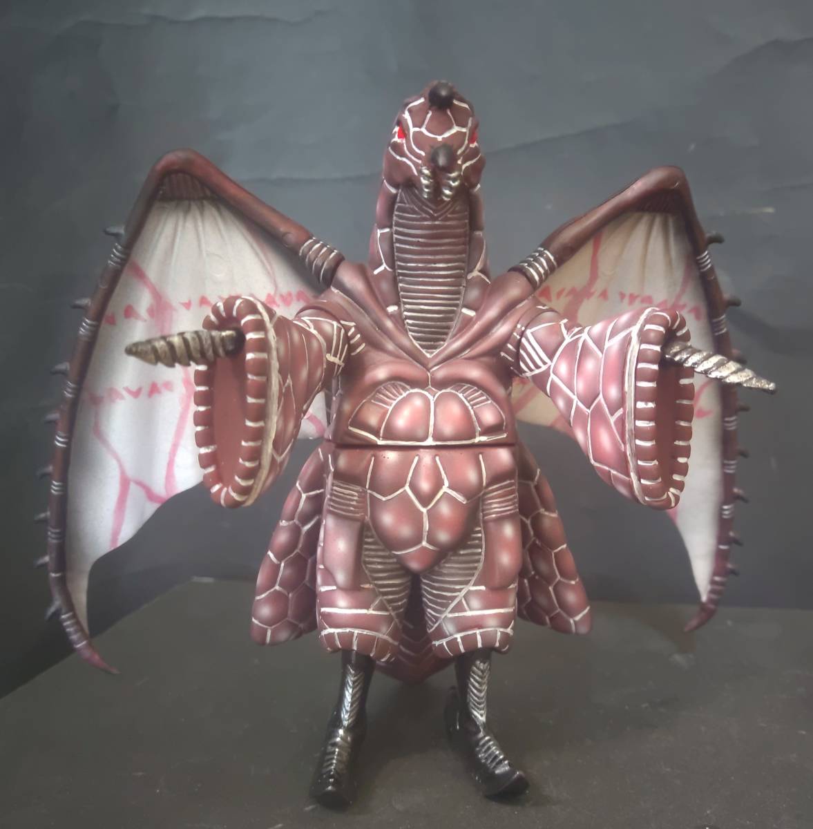 Yahoo!オークション - ウルトラ怪獣ソフビ パワードドラコ リペイント