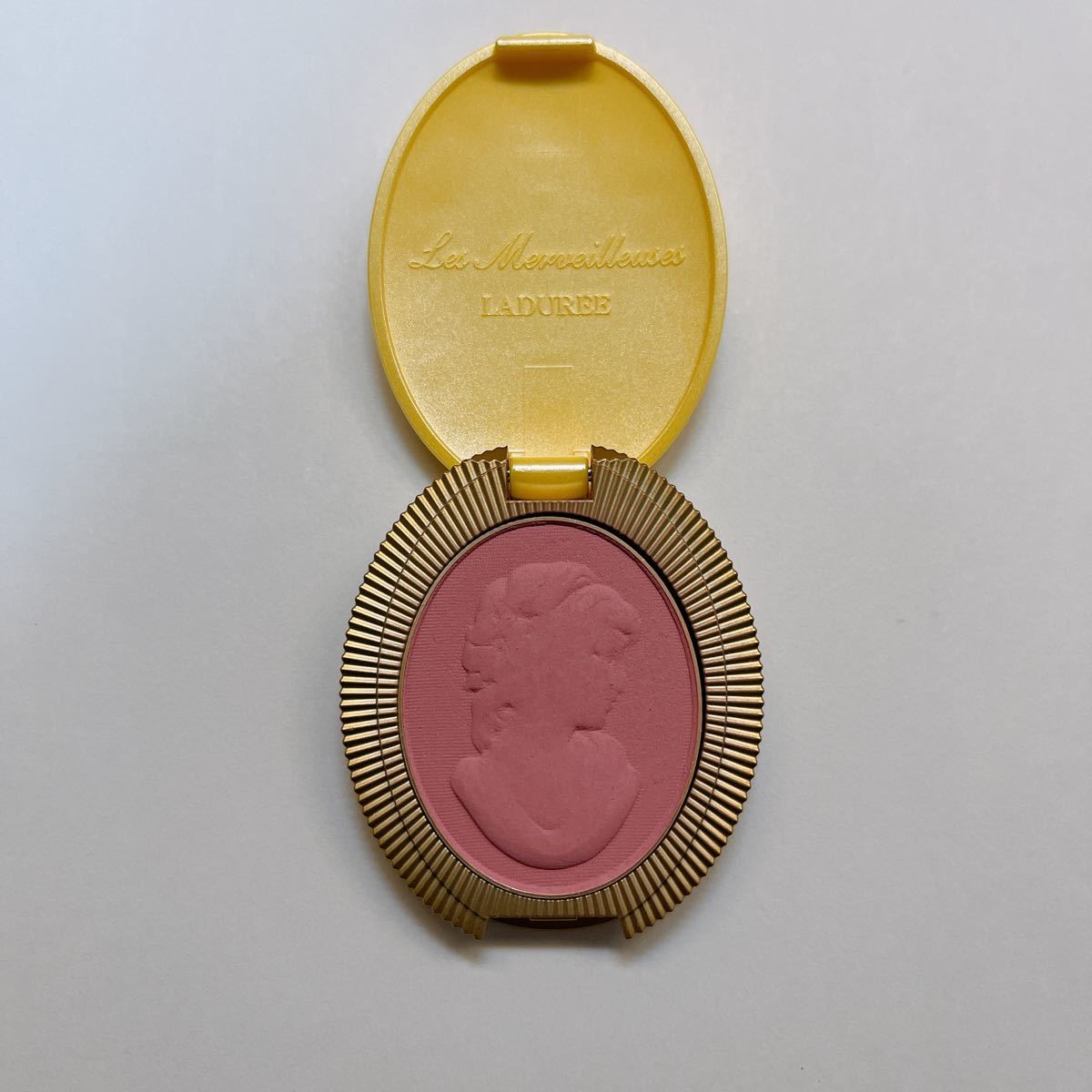 レ・メルヴェイユーズ ラデュレ プレスト チークカラー N 01