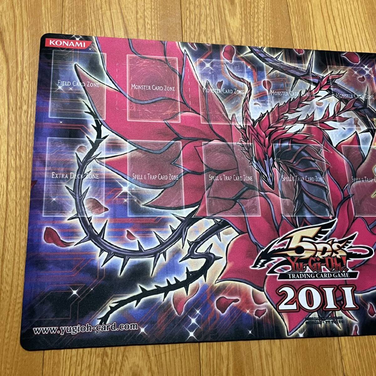 遊戯王 十六夜アキ ブラック・ローズ・ドラゴン プレイマット